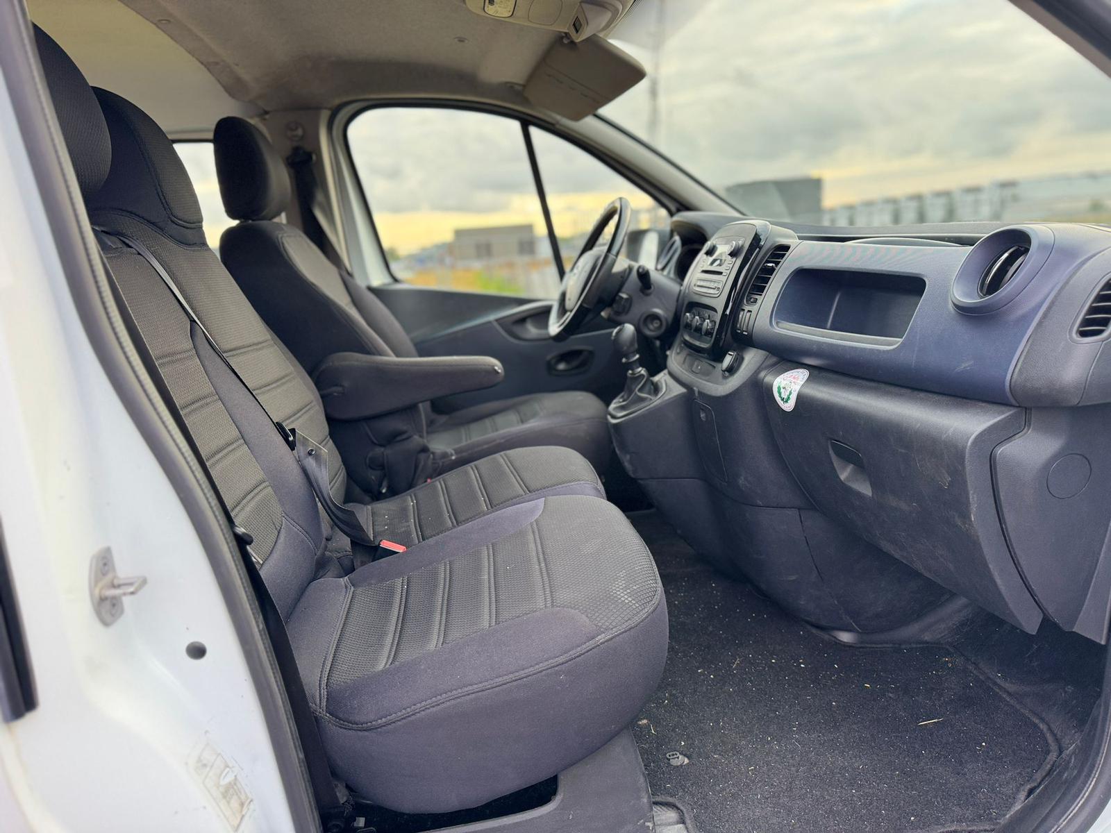 
								Opel Vivaro full									